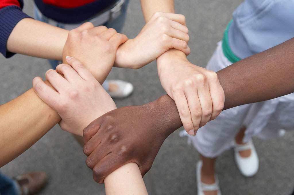 Los Derechos Humanos en pie