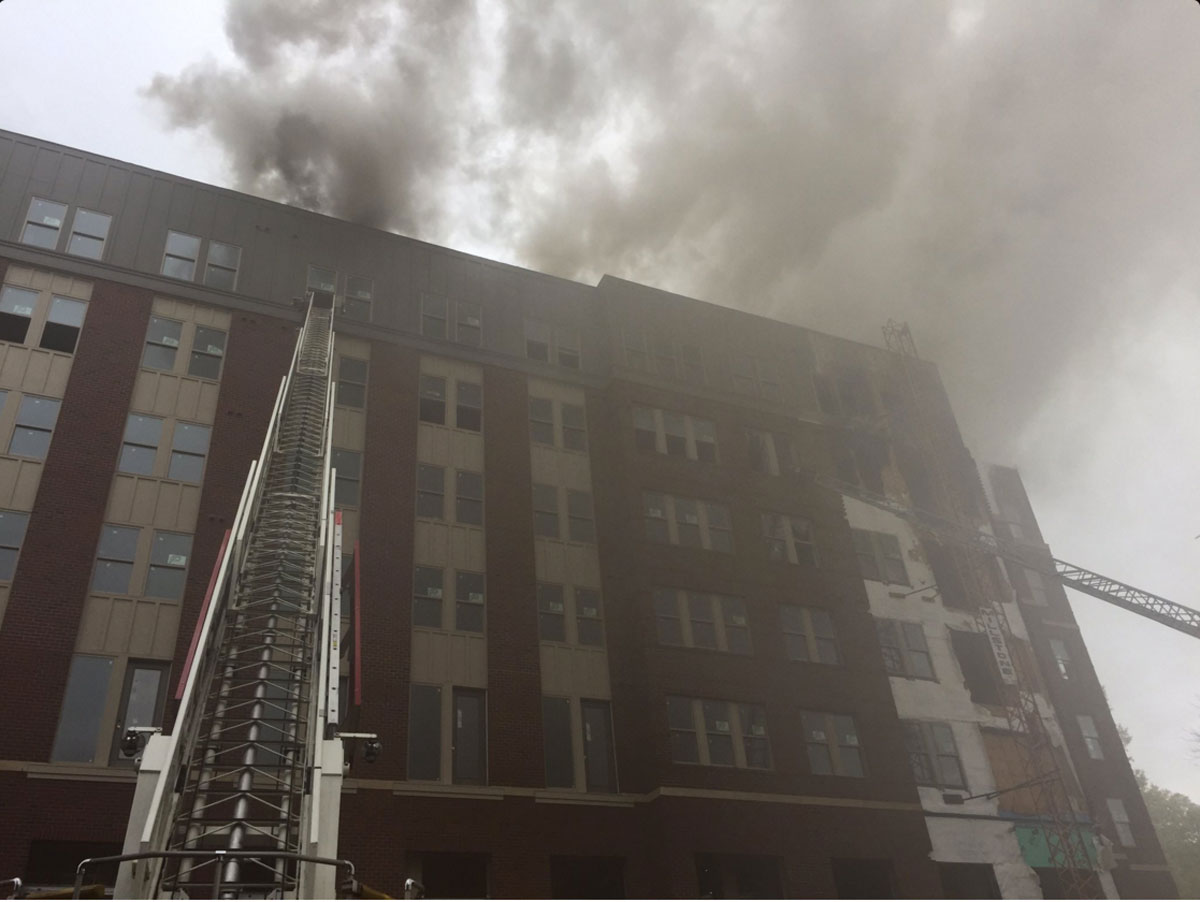 Incendio destruye edificio en College Park