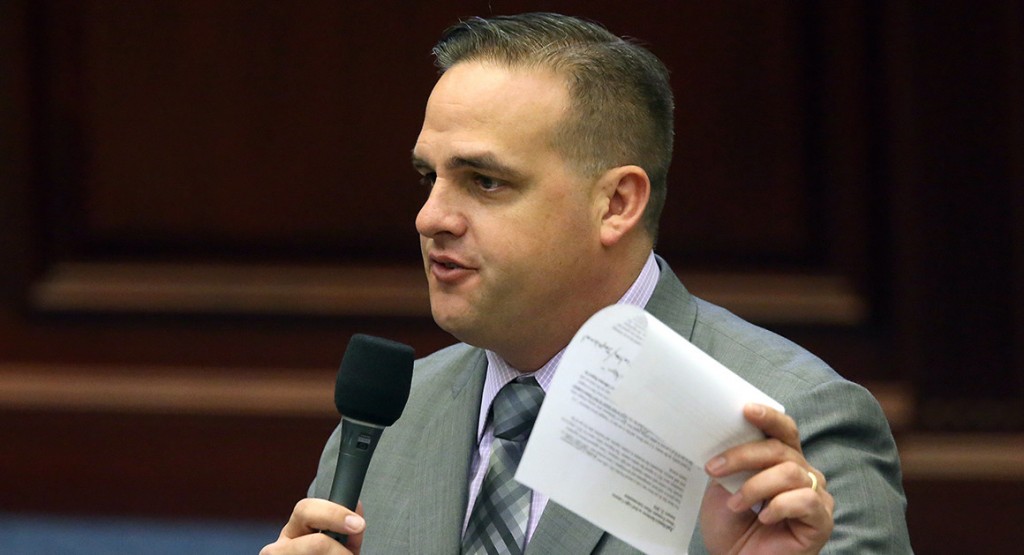 Senador de Florida se disculpa por emitir insultos raciales