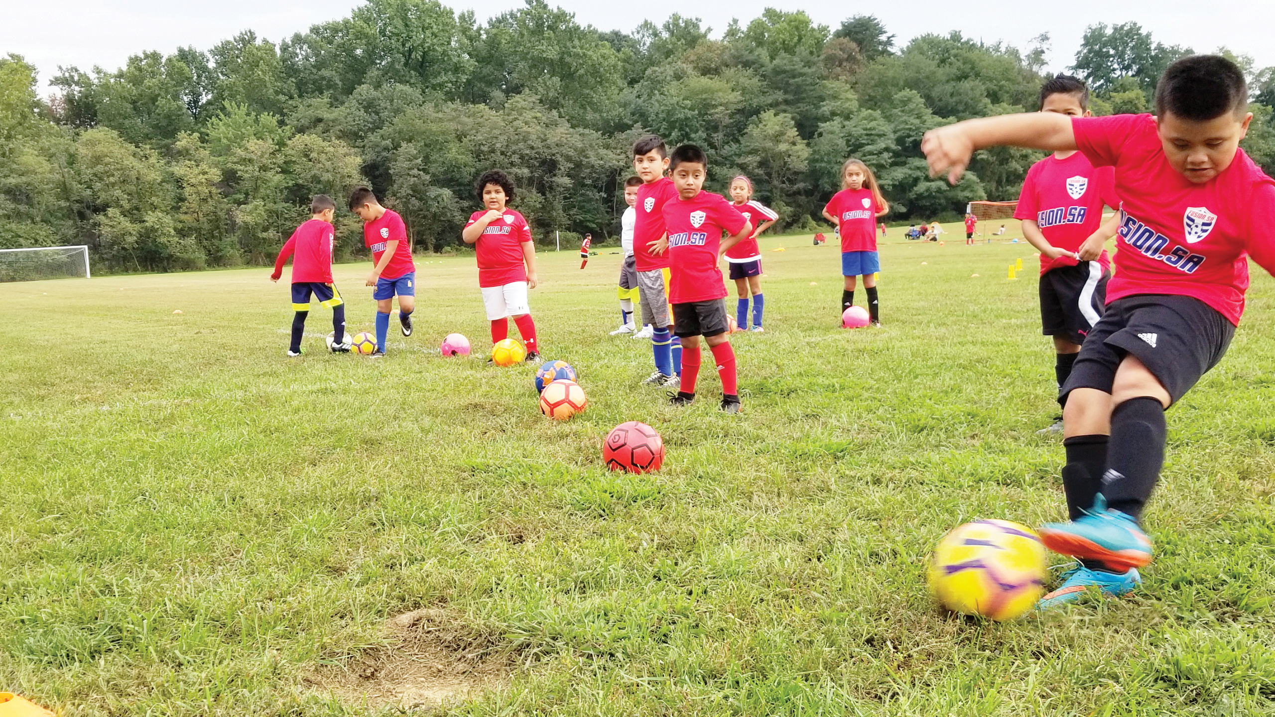 Academia de fútbol Fusion recibe donación de D.C. United