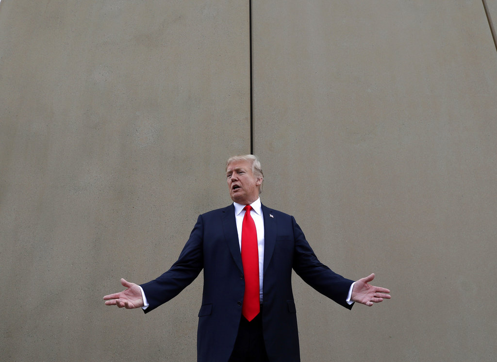 Trump dice que es “hora de actuar” para construir muro