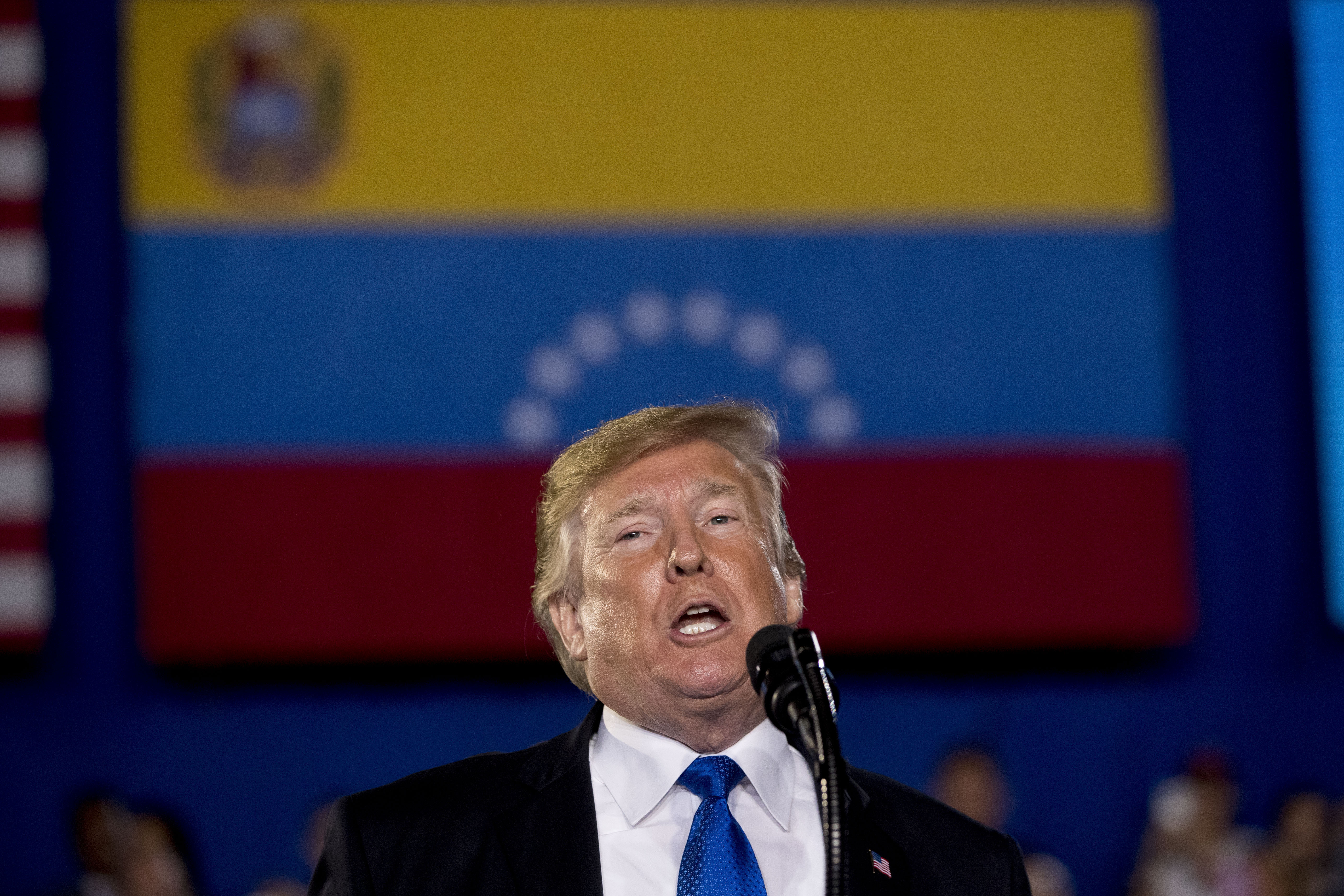 24 senadores piden a Trump proteger a venezolanos en EEUU