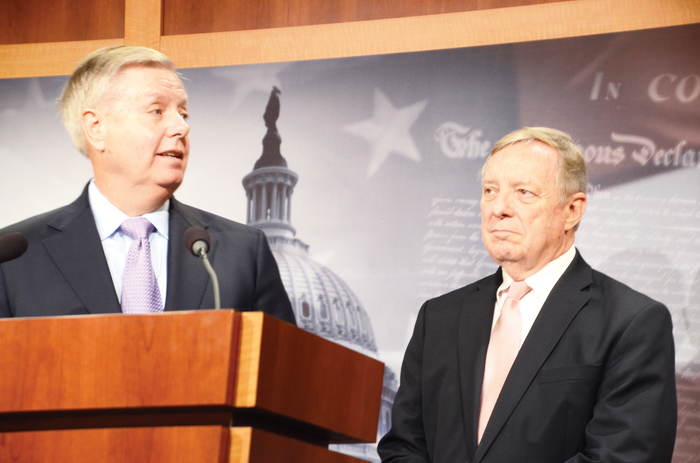 Proponen leyes para proteger a Dreamers y TPS