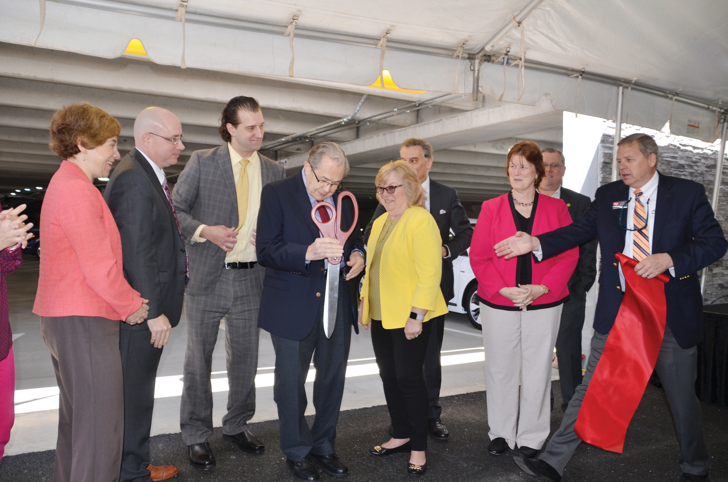 Inauguran paneles solares en Fitzgerald Auto Mall