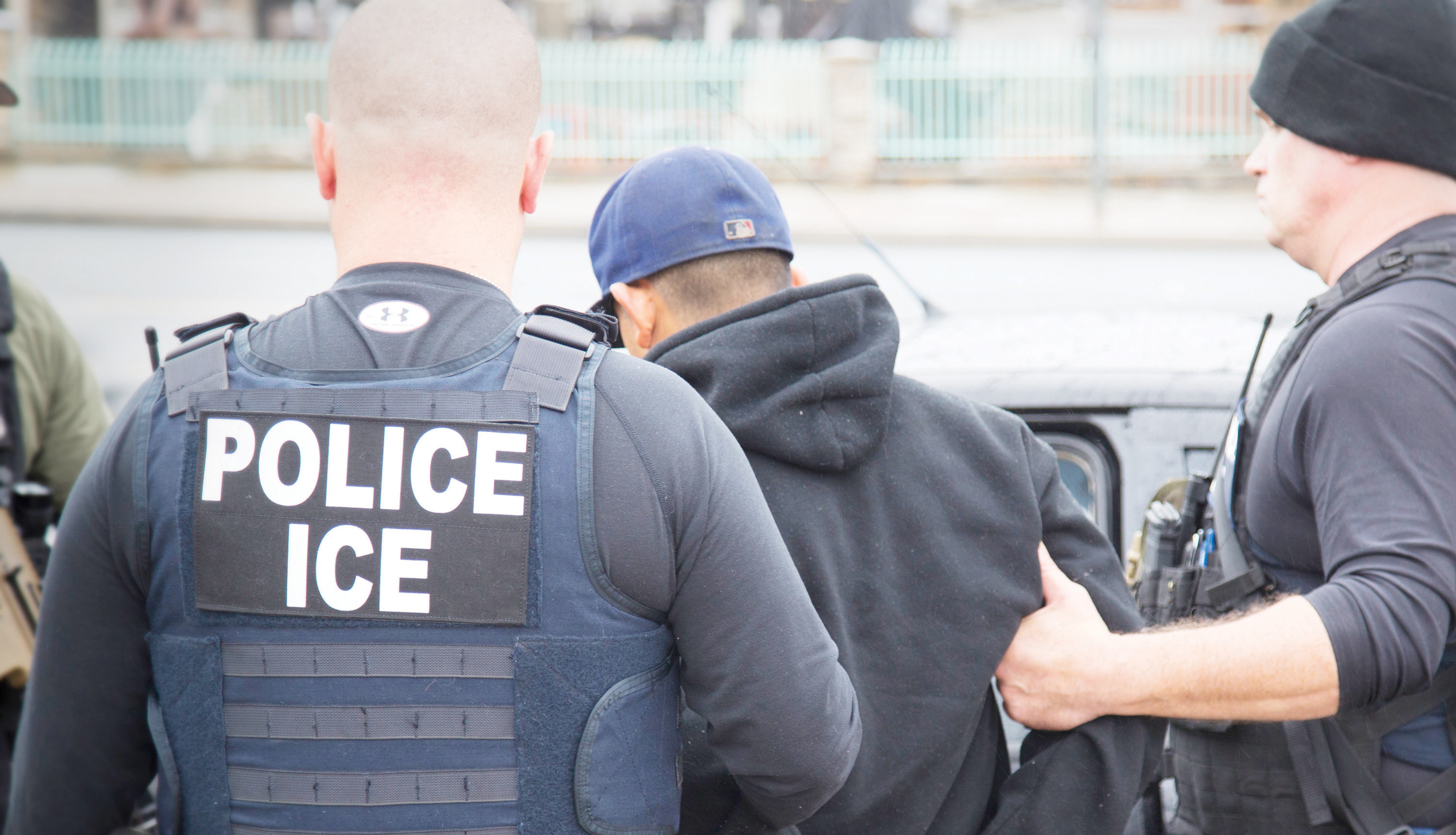 Anuncia deportación en masa de indocumentados