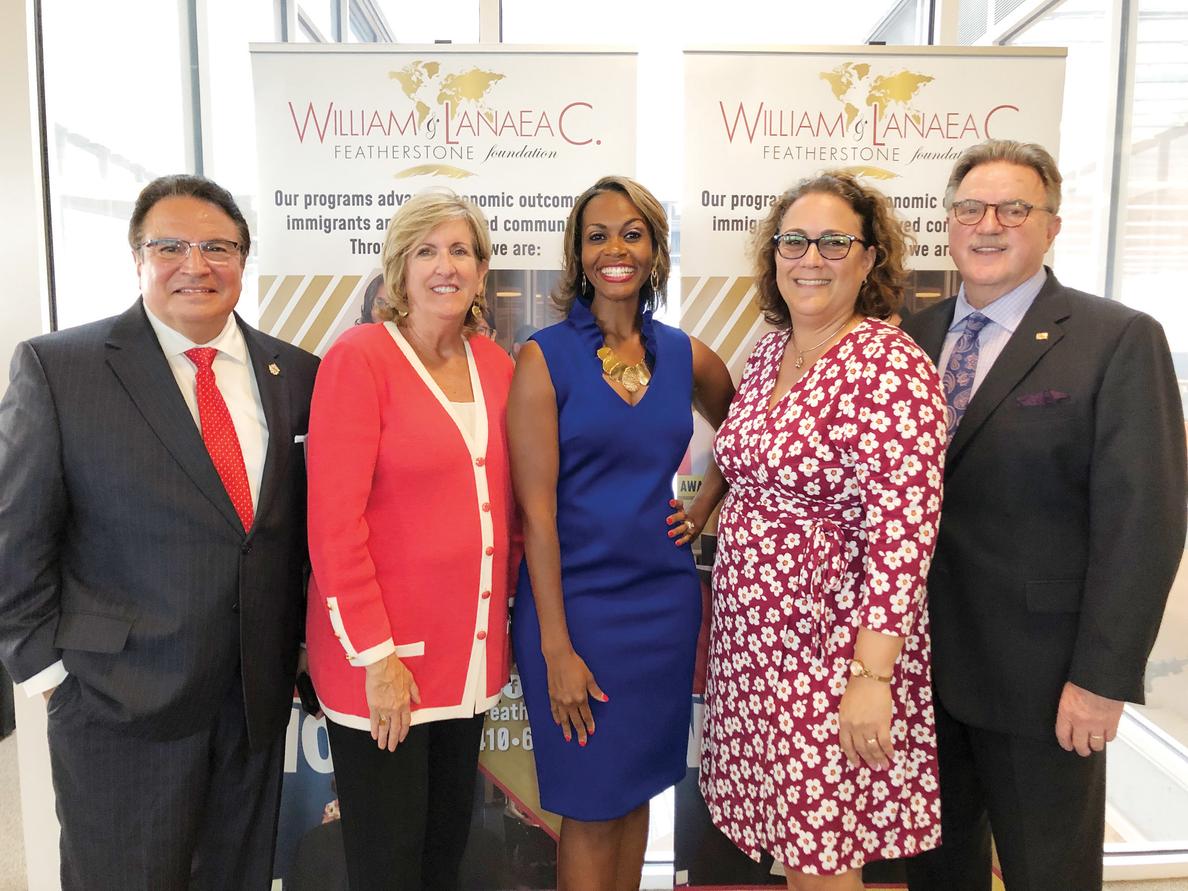 Fundacion Featherstone entrega becas a estudiantes inmigrantes