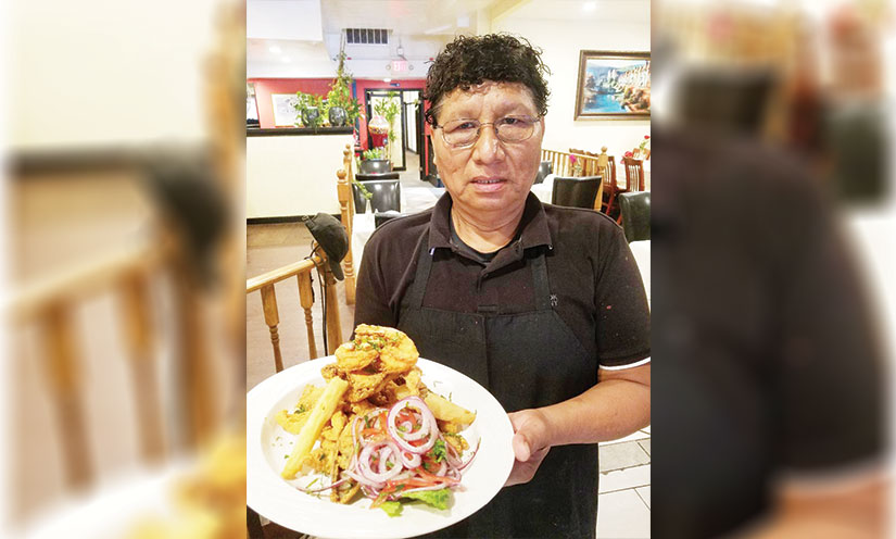 El Chef Segundo Silva con comida peruana en El Águila