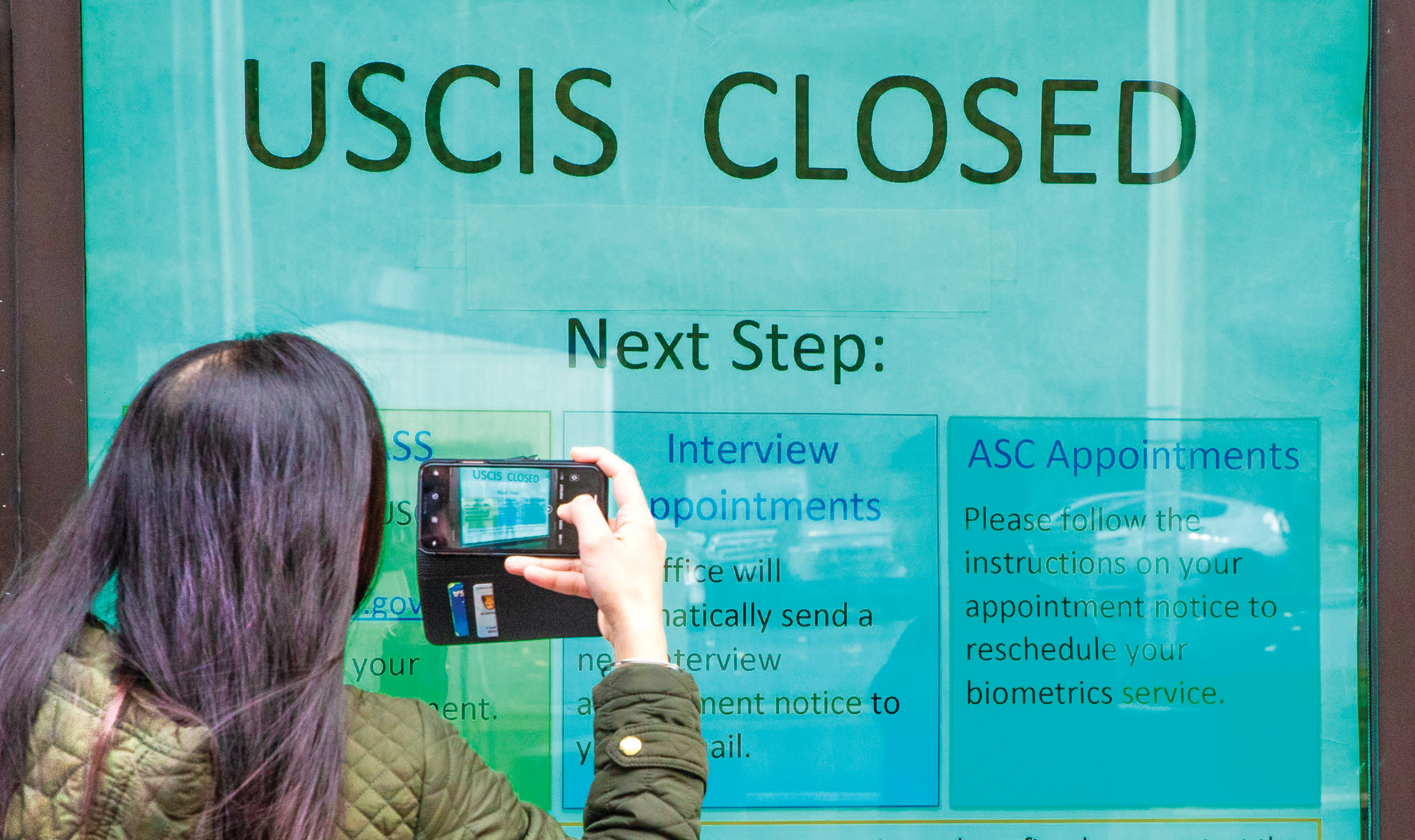USCIS cierra sus oficinas