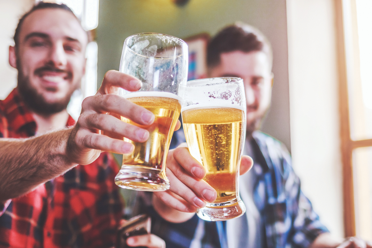 En los establecimientos de comida y bares no se podrá vender licor en VA