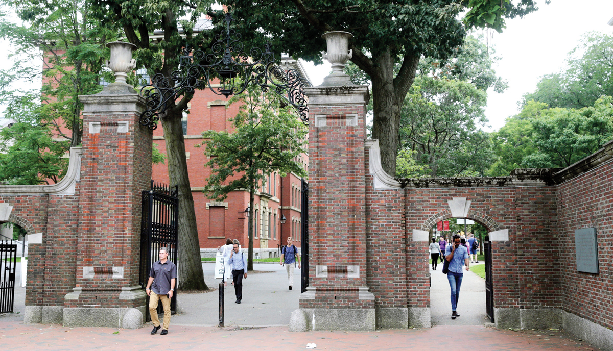 Revocan medida contra estudiantes internacionales
