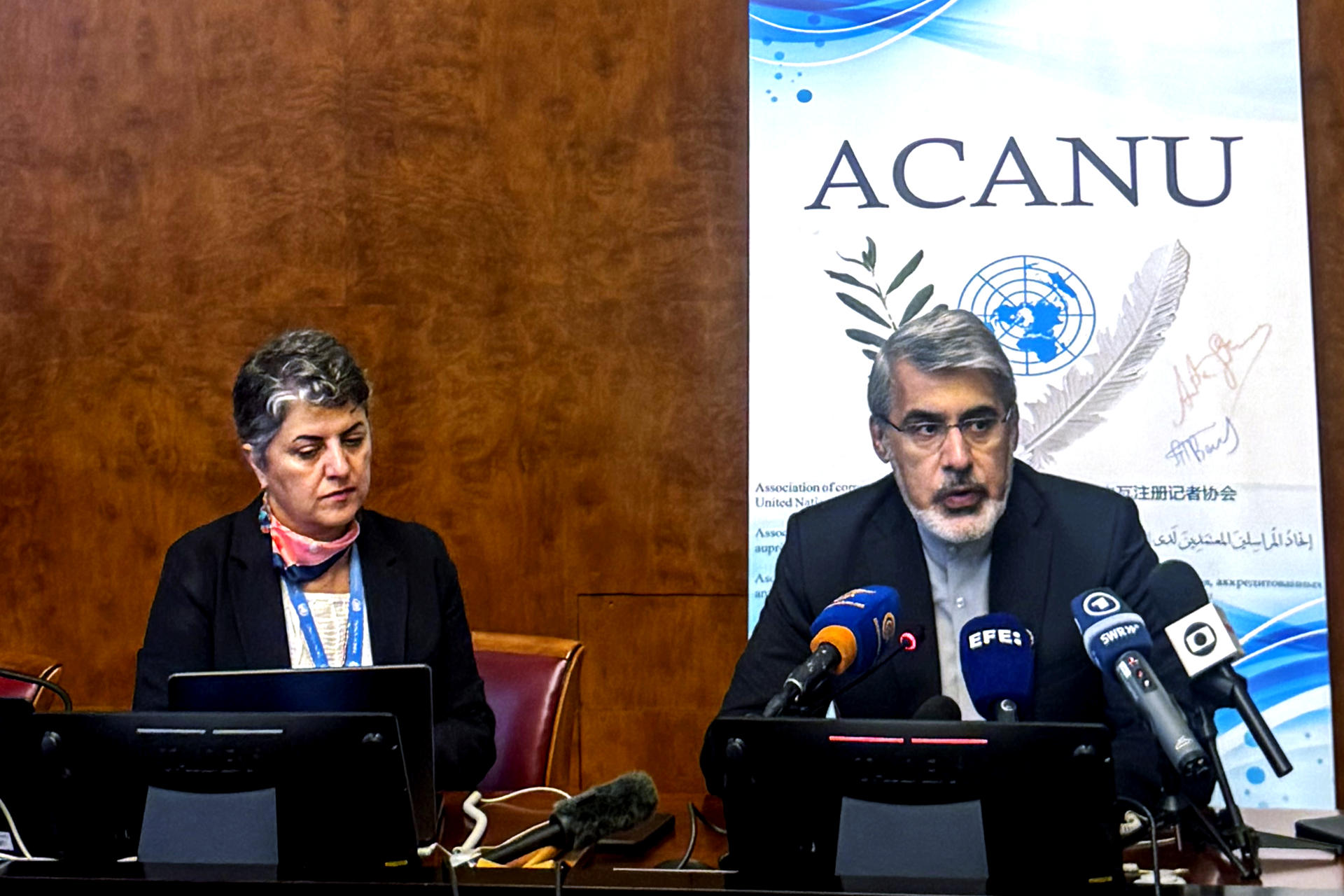 Irán confirma que estrecho de Ormuz "está completamente abierto" para barcos comerciales