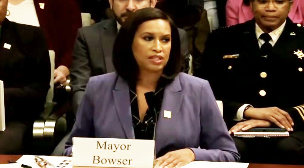 Bowser critica a los concejales de DC