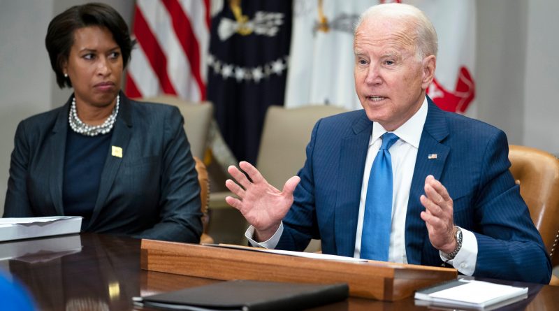 Biden presenta una demanda