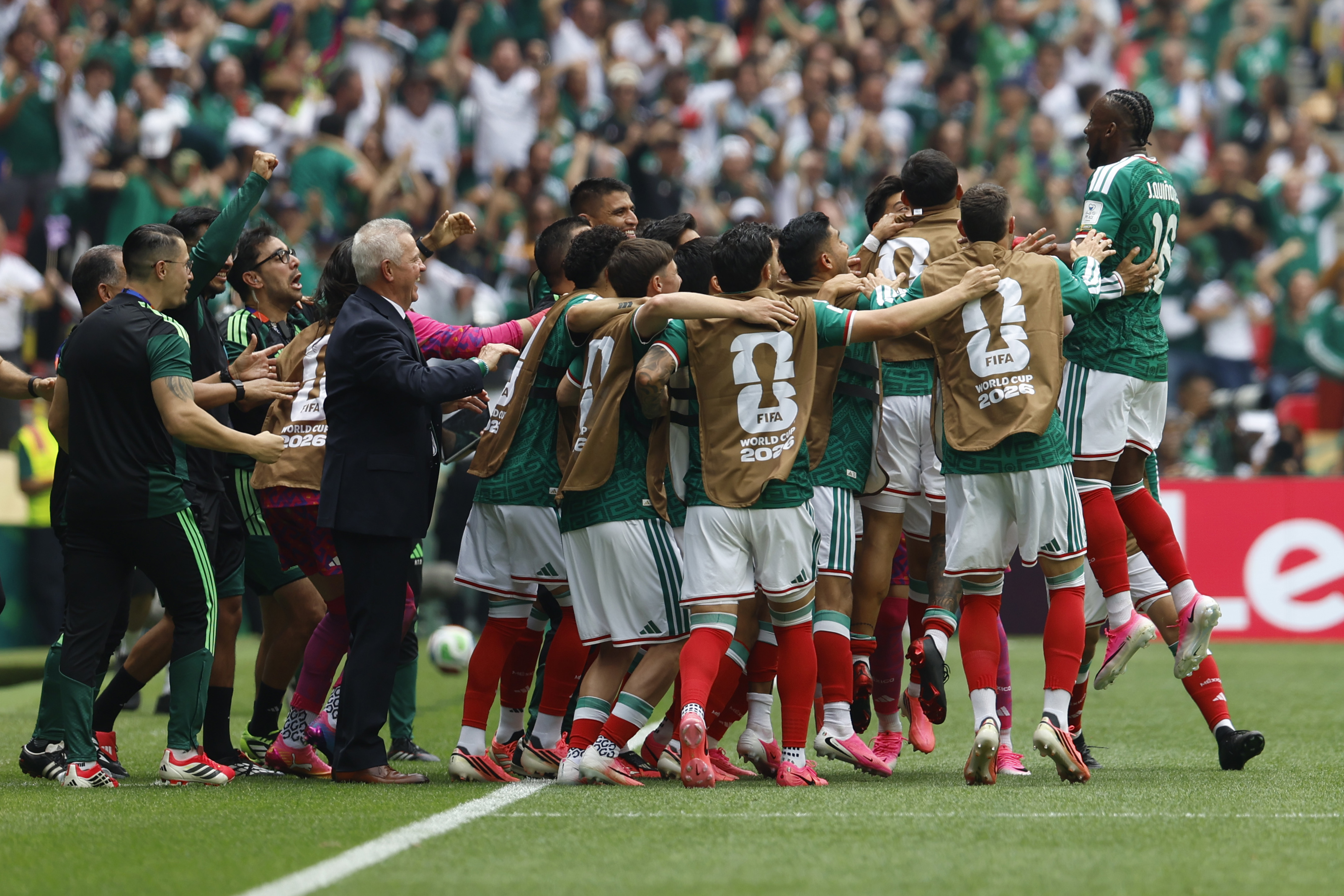 Arrancó la fiesta del Mundial, México derrotó 2-0 a Sudáfrica en el Azteca