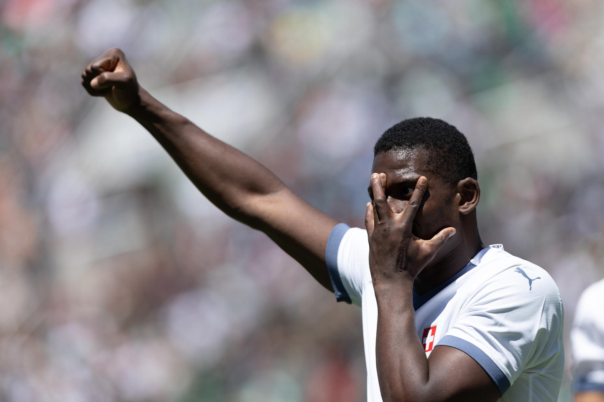 Embolo logra finalmente el visado de EEUU y se incorpora a la selección suiza este viernes