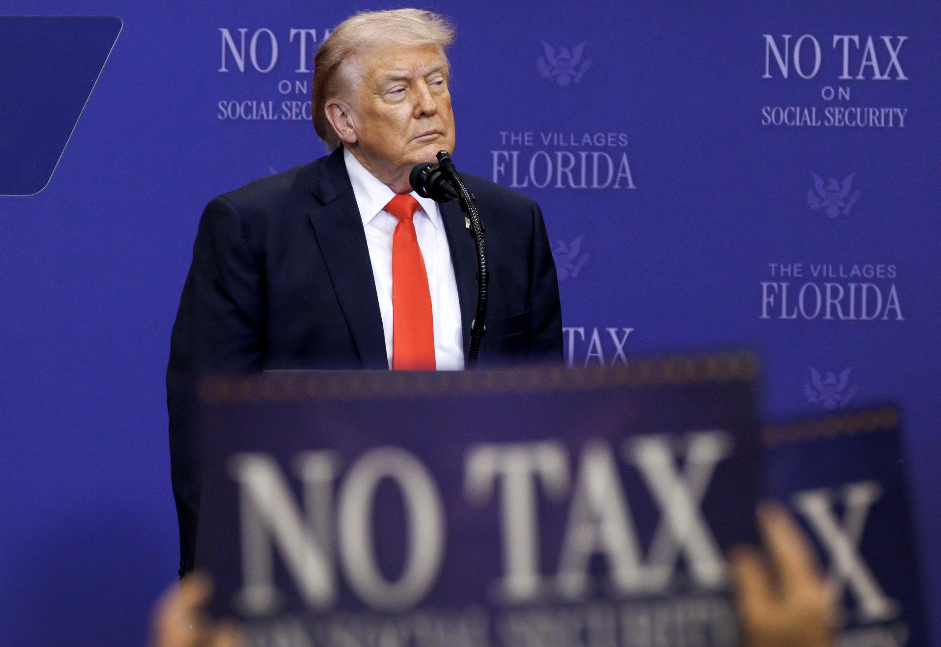 Trump reaparece en un mitin