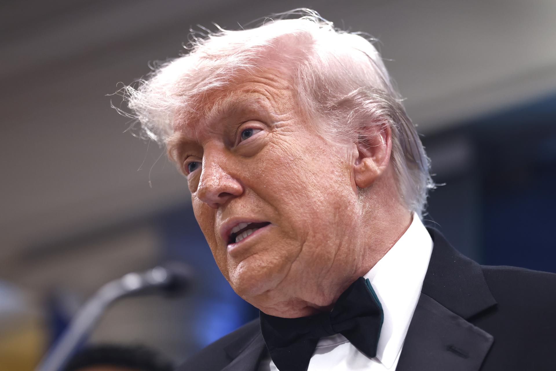 Presentan  demanda contra Trump