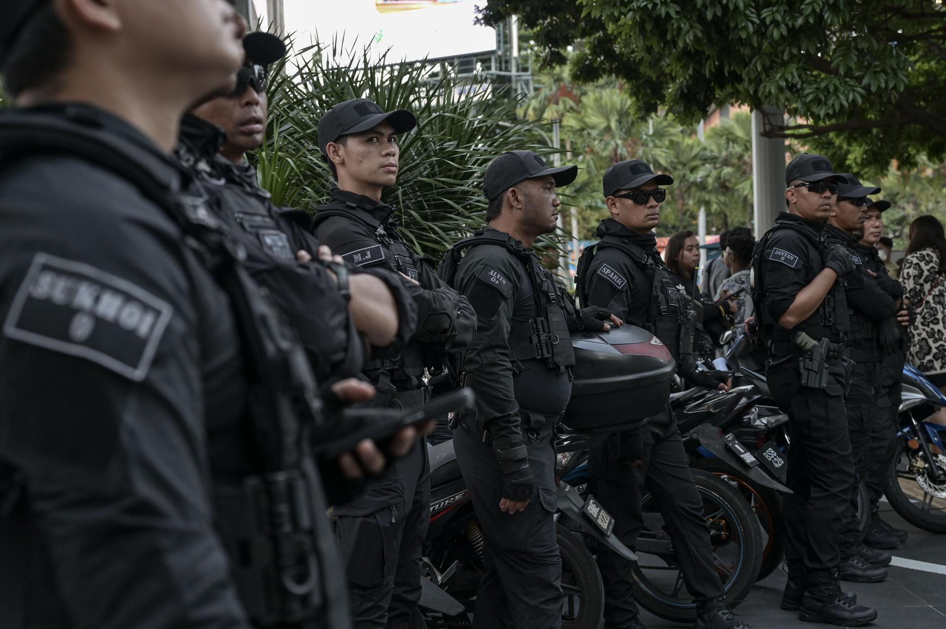 La Policía de Malasia detiene a 51 hombres