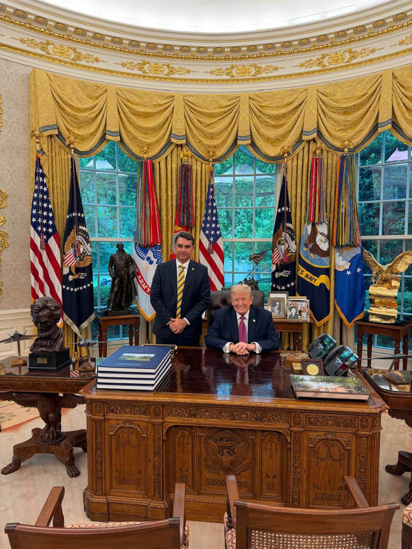 Trump recibe a Flávio Bolsonaro en la Casa Blanca