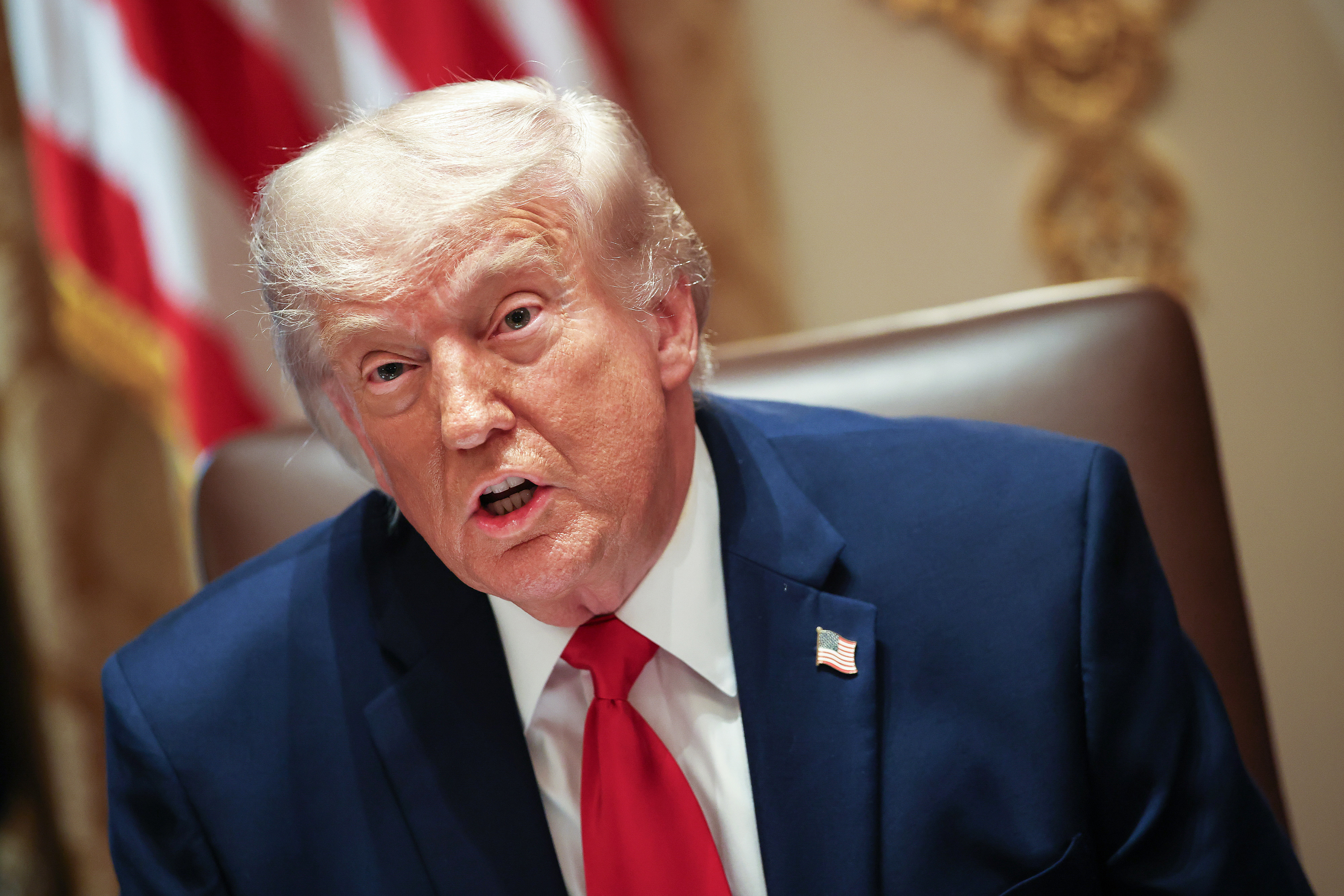 Trump arremete contra  juez que bloqueó la renovación del Centro Kennedy