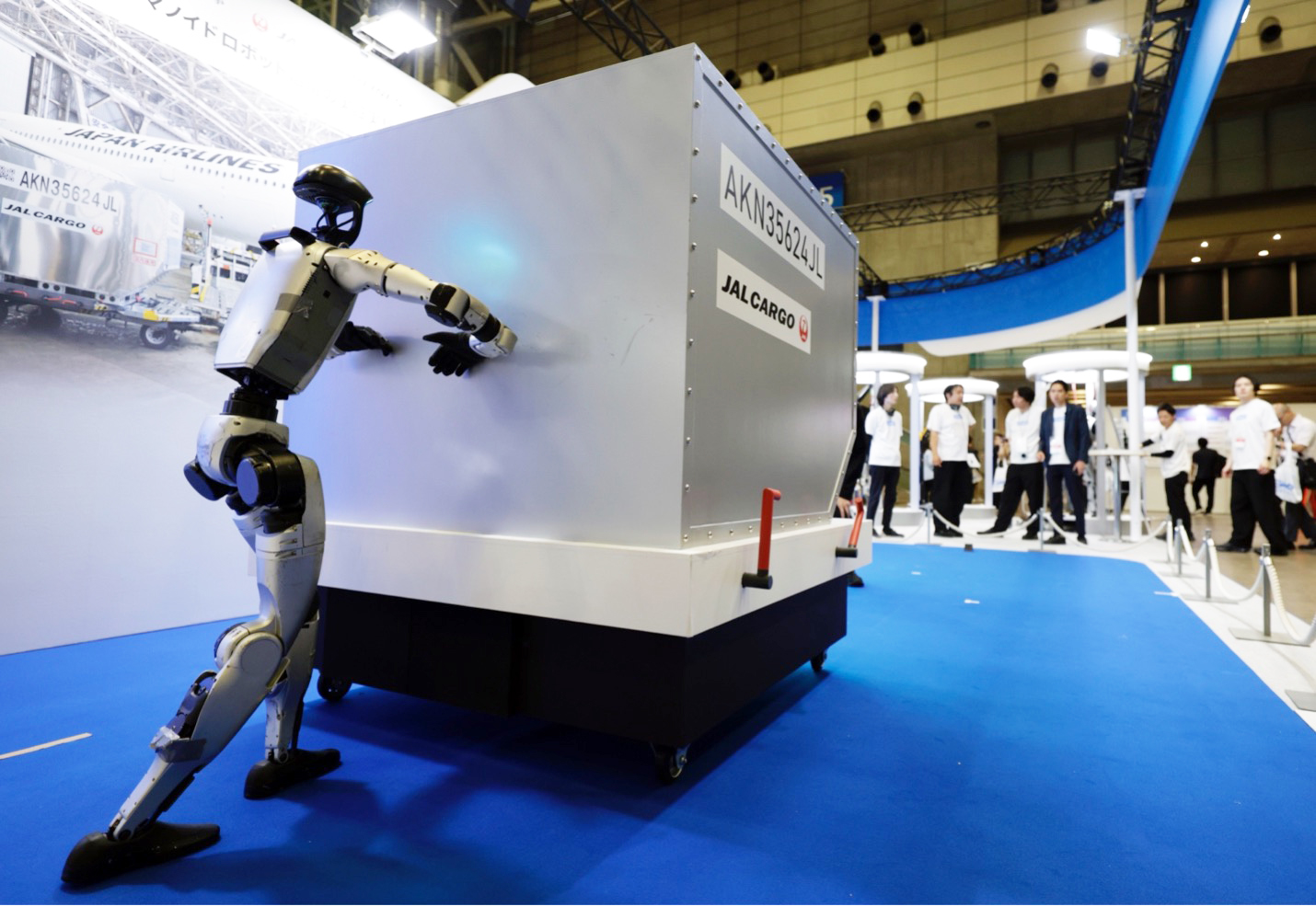La mayor feria de drones de Japón busca en los robots la solución a su crisis laboral