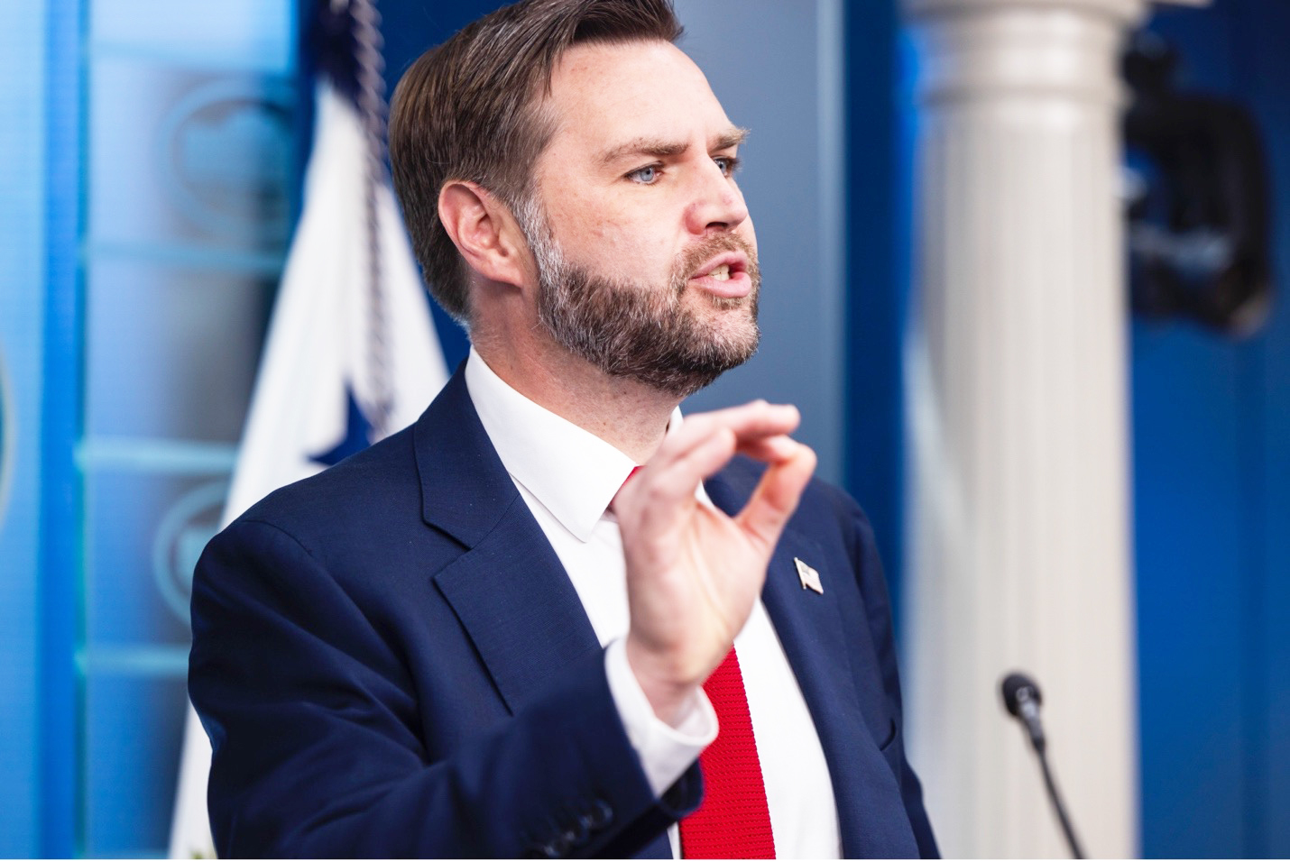 JD Vance asegura que Irán no recibirá "ni un solo centavo"