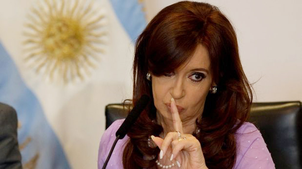Condenan a vice argentina a seis años por fraude al Estado