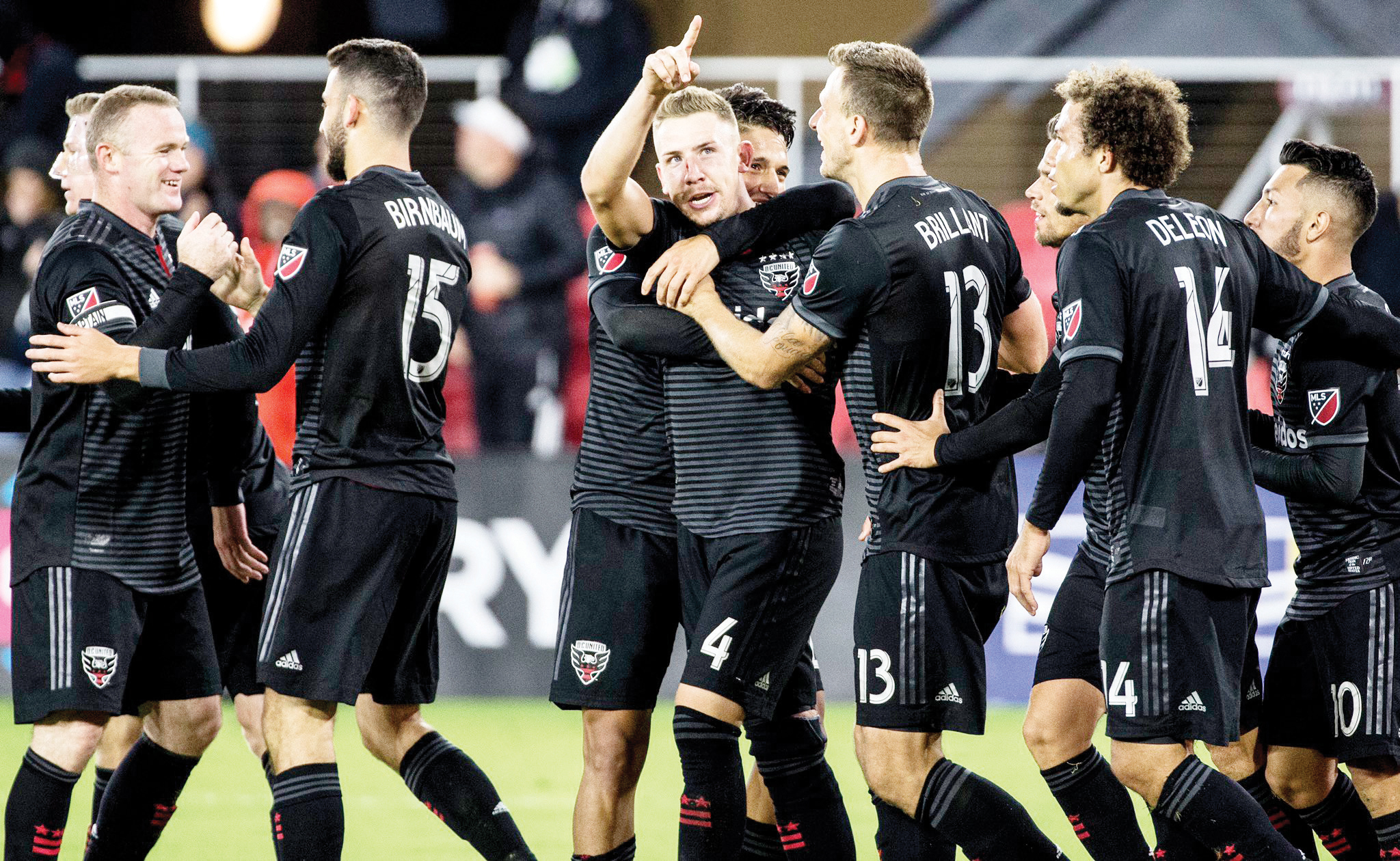 United alcanza puesto de playoff - Washington Hispanic