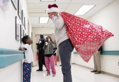 Niños del hospital de DC reciben visitas y regalos navideños de jugadores de los Washington Wizards Niños del hospital de DC reciben visitas y regalos navideños de jugadores de los Washington Wizards