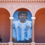 Pueblo maradoniano despide al ídolo con liturgia futbolera Pueblo maradoniano despide al ídolo con liturgia futbolera
