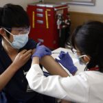 Japón inicia las vacunas COVID-19 con los ojos puesto en los Juegos Olímpicos Japón inicia las vacunas COVID-19 con los ojos puesto en los Juegos Olímpicos