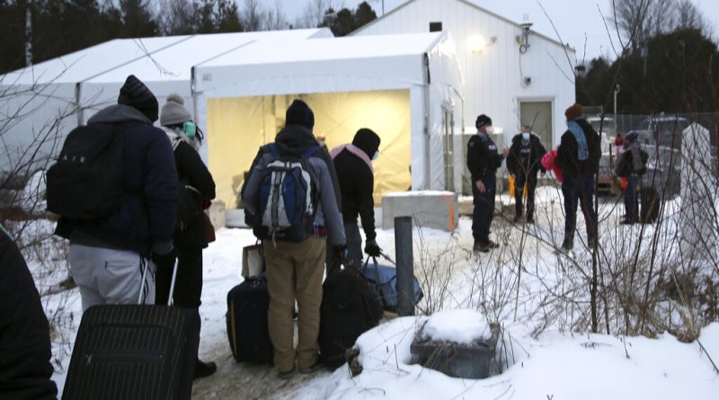 Migrantes ahora buscan asilo a través de frontera canadiense