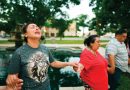 Líderes religiosos realizan una vigilia de oración en medio de temores entre la comunidad inmigrante