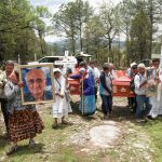 México: Comunidades pobres dan  último adiós a jesuitas asesinados