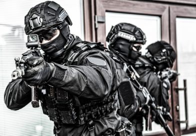 Un juez escucha los argumentos en una demanda para detener los arrestos del ICE sin orden judicial Un juez escucha los argumentos en una demanda para detener los arrestos del ICE sin orden judicial