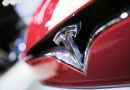 Tesla retira vehículos por un problema en el capó