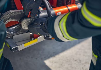 Bomberos rescatan a niño atrapado entre rocas durante 9 horas