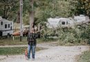 Fuerte tormenta voltea casas rodantes y deja una persona muerta