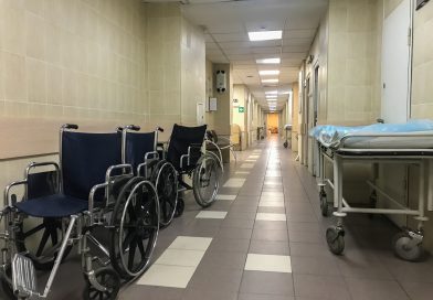 Hospitalizan a  mujer tras incendio en apartamento