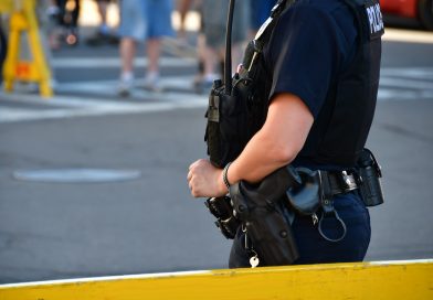 Policía lanza nuevos parches en sus chalecos para evitar ser confundida con otra agencia Policía lanza nuevos parches en sus chalecos para evitar ser confundida con otra agencia