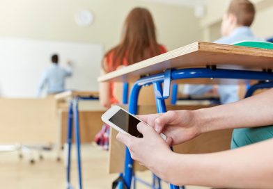 Restringen uso de teléfonos celulares  durante las clases