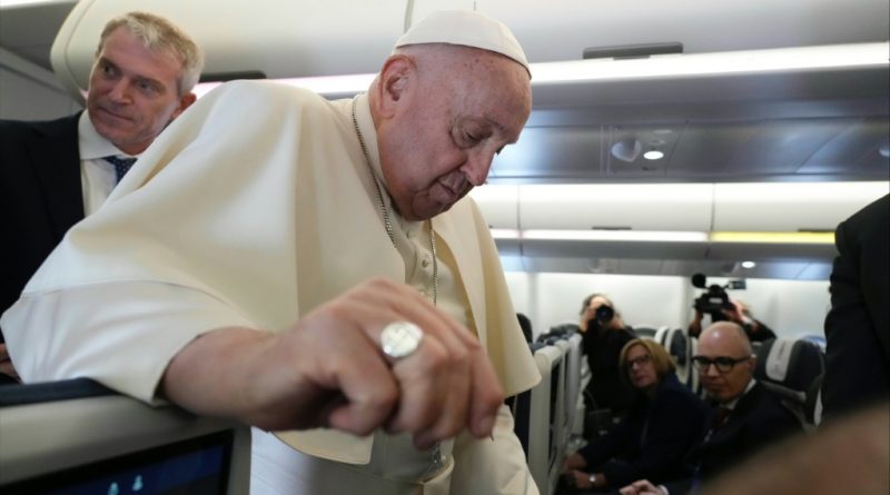 El papa inicia en Indonesia una larga gira por Asia y Oceanía