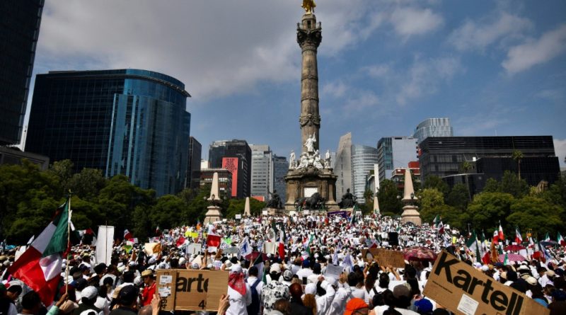 Bloquean Cámara de Diputados de México para impedir votación de polémica reforma judicial