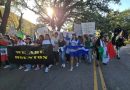 «No nos vamos»: Latinos protestan contra las deportaciones de Trump