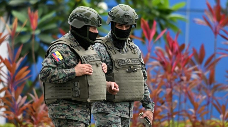 Siete muertos deja ataque armado en puerto ecuatoriano acosado por el narco