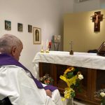 El Vaticano publica la primera foto del papa Francisco desde su hospitalización