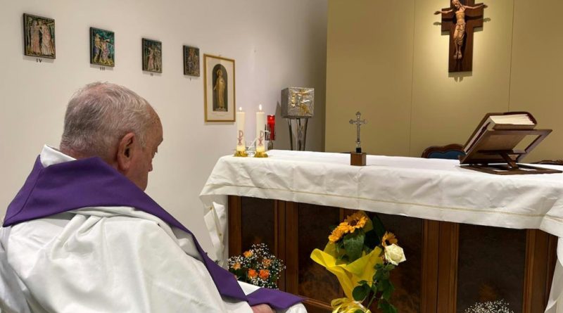 El Vaticano publica la primera foto del papa Francisco desde su hospitalización