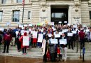 Organizaciones protestan al frente al Consejo de la ciudad