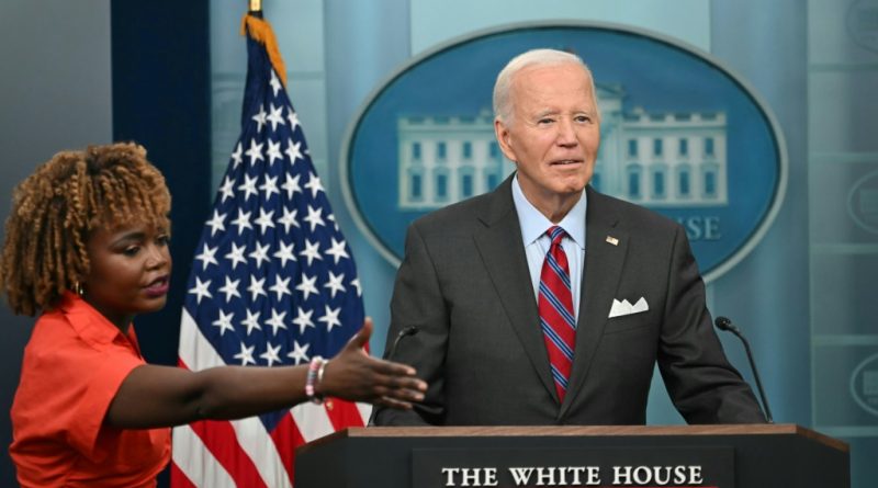 Exportavoz de Biden se va del Partido Demócrata