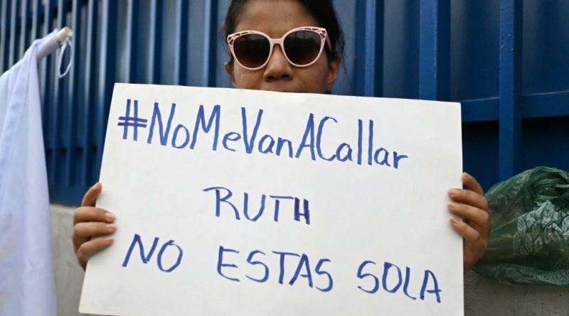 Abogada activista de DDHH salvadoreña se dice «presa política» de Bukele